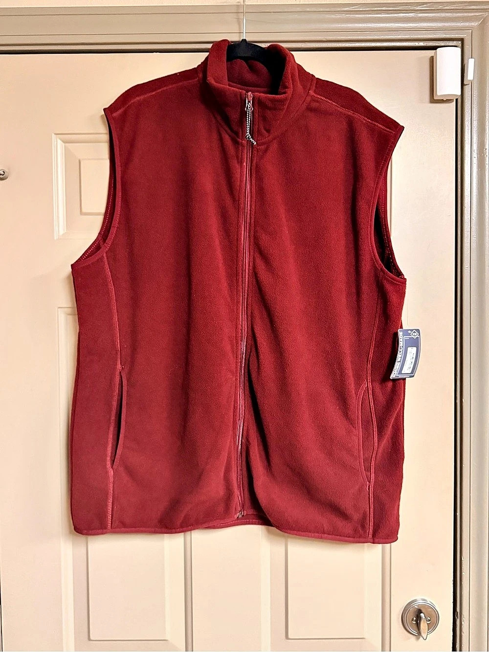 St. John's Bay Men's Size XLFleece Vest in Burgundy NWT